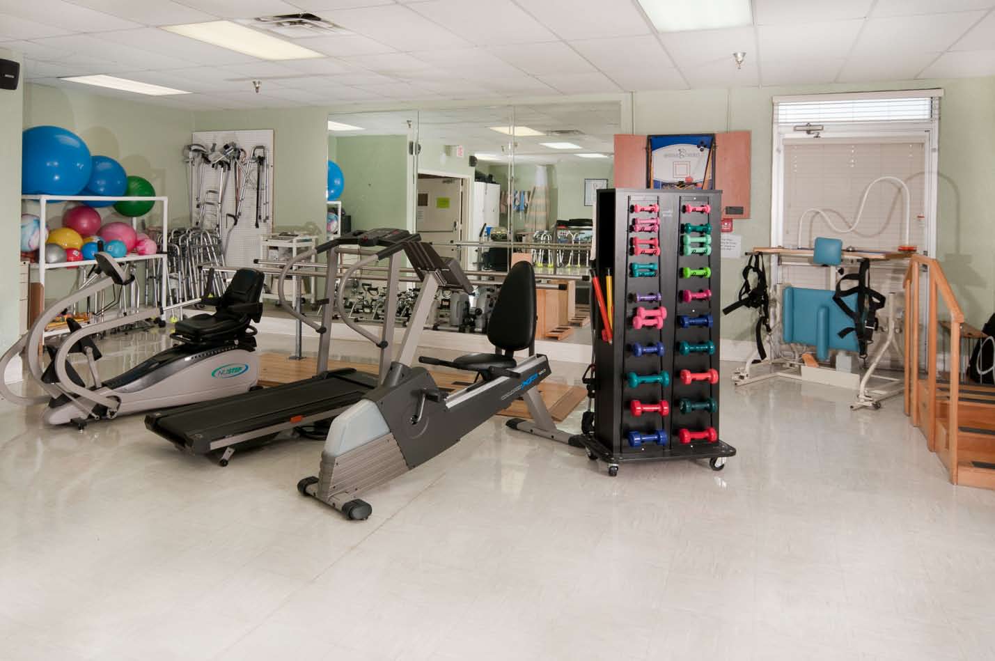 Gallery Valencia Hills Health & Rehabilitation
